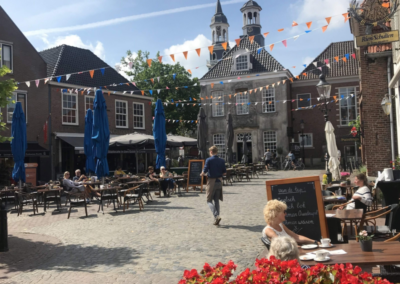 Gezellige zomer drukte in de stad