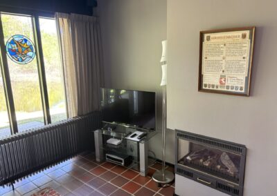 Tv-hoek met Netflix in bungalow De Kateeker Ootmarsum