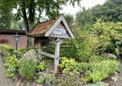 Tuin met bomen bij vakantiehuis De Kateeker Ootmarsum
